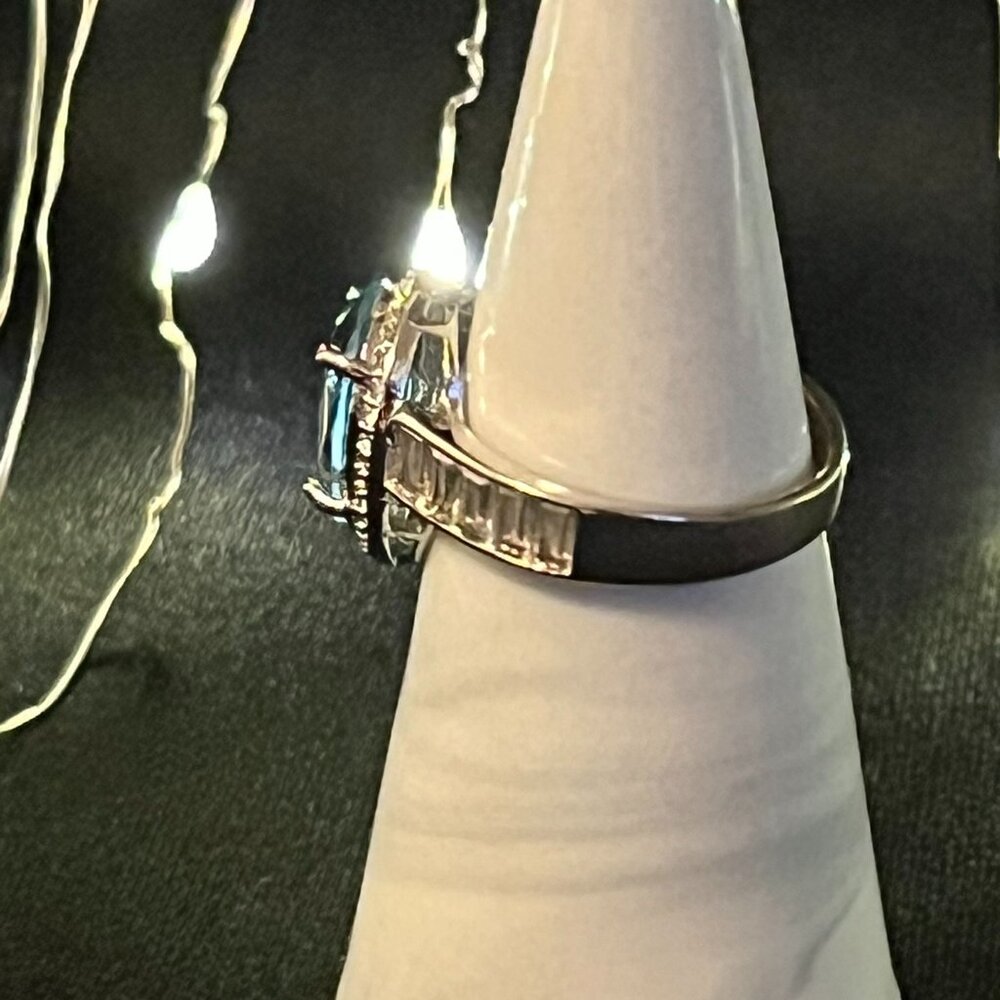 Sterling Silver Pear‑Shaped Simulated Blue Topaz Ring – Size 8.5, Stamped 925 - Picture 2 of 8